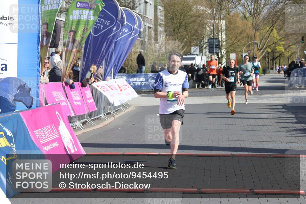 12.04.2026 - 45. Internationalen Wilhelmsburger Insellauf Strokosch-Dieckow http://msf.ph/oto/9454495 12.04.2026 10:29:52 Ziel 4975, 4027, 5804 meine-sportfotos.de