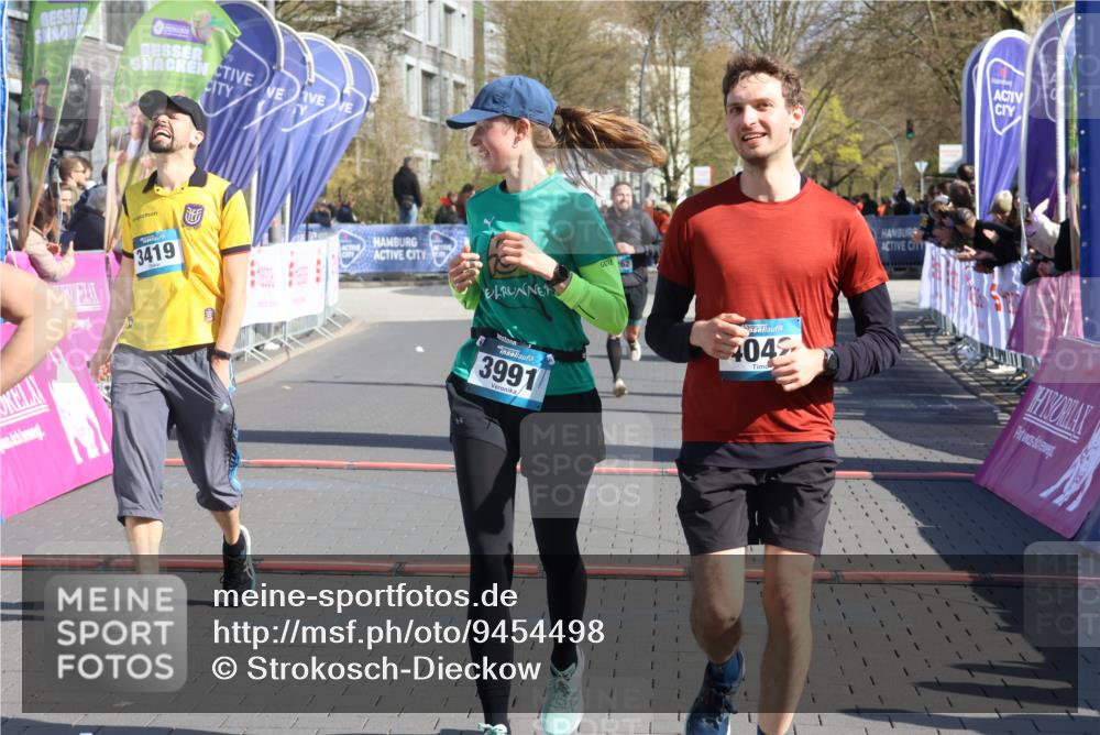 12.04.2026 - 45. Internationalen Wilhelmsburger Insellauf Strokosch-Dieckow http://msf.ph/oto/9454498 12.04.2026 10:42:36 Ziel 2222, 3419, 4042, 3991, 2262, 2263 meine-sportfotos.de