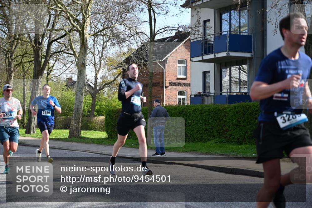12.04.2026 - 45. Internationalen Wilhelmsburger Insellauf J. Mangold http://msf.ph/oto/9454501 12.04.2026 10:19:28 Ziel 2671, 2549, 3289, 5456, 2789, 5652, 3976, 4162, 4162 meine-sportfotos.de