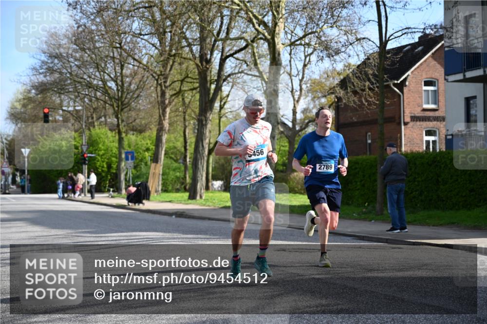 12.04.2026 - 45. Internationalen Wilhelmsburger Insellauf J. Mangold http://msf.ph/oto/9454512 12.04.2026 10:19:29 Ziel 2671, 2549, 3289, 5456, 2789, 5652, 3976, 4162, 4605 meine-sportfotos.de
