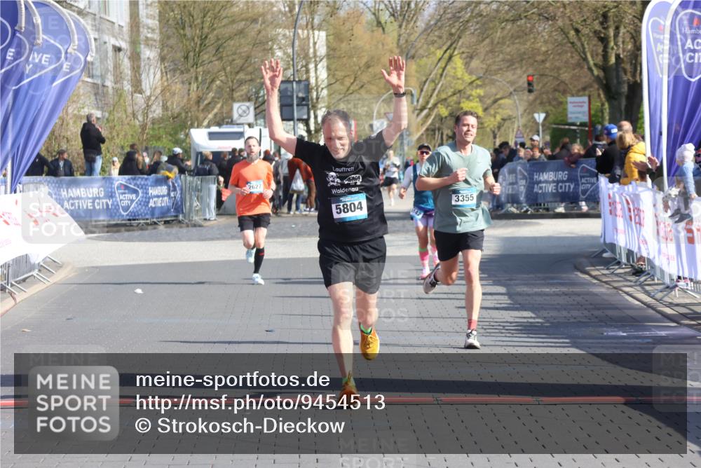 12.04.2026 - 45. Internationalen Wilhelmsburger Insellauf Strokosch-Dieckow http://msf.ph/oto/9454513 12.04.2026 10:29:55 Ziel 4027, 5804, 3355 meine-sportfotos.de