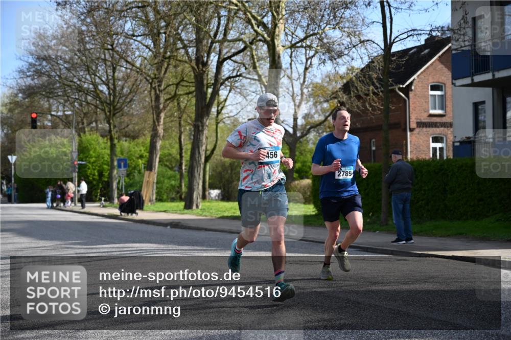 12.04.2026 - 45. Internationalen Wilhelmsburger Insellauf J. Mangold http://msf.ph/oto/9454516 12.04.2026 10:19:29 Ziel 2671, 2549, 3289, 5456, 2789, 5652, 3976, 4162, 4605 meine-sportfotos.de