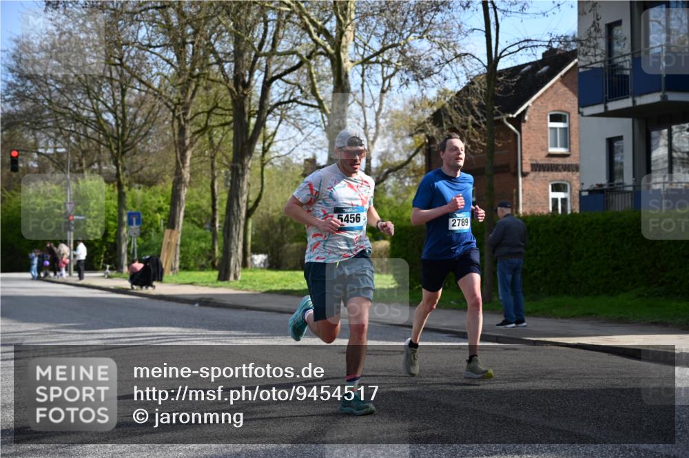 12.04.2026 - 45. Internationalen Wilhelmsburger Insellauf J. Mangold http://msf.ph/oto/9454517 12.04.2026 10:19:29 Ziel 2671, 2549, 3289, 5456, 2789, 5652, 3976, 4162, 4605 meine-sportfotos.de
