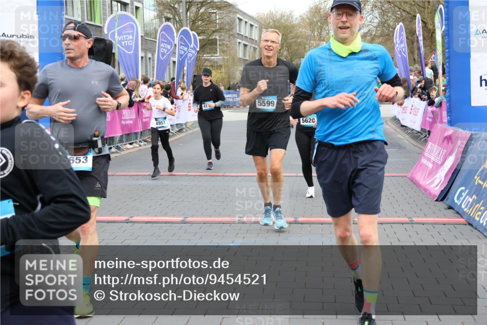 12.04.2026 - 45. Internationalen Wilhelmsburger Insellauf Strokosch-Dieckow http://msf.ph/oto/9454521 12.04.2026 13:04:45 Ziel 4600, 5474, 4653, 5420, 5599, 5620, 4951, 4115, 4351, 4125 meine-sportfotos.de