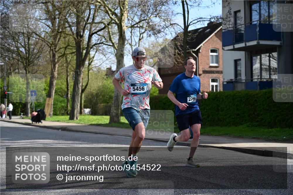 12.04.2026 - 45. Internationalen Wilhelmsburger Insellauf J. Mangold http://msf.ph/oto/9454522 12.04.2026 10:19:29 Ziel 2671, 2549, 3289, 5456, 2789, 5652, 3976, 4162, 4605 meine-sportfotos.de