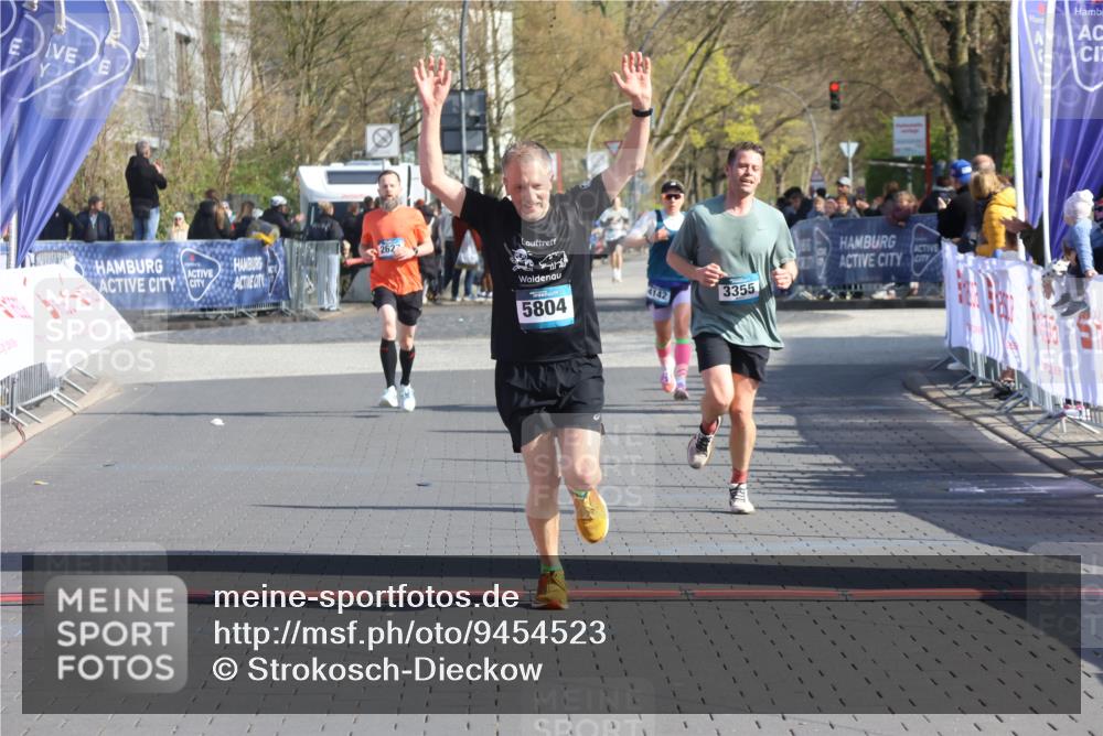 12.04.2026 - 45. Internationalen Wilhelmsburger Insellauf Strokosch-Dieckow http://msf.ph/oto/9454523 12.04.2026 10:29:55 Ziel 4027, 5804, 3355 meine-sportfotos.de
