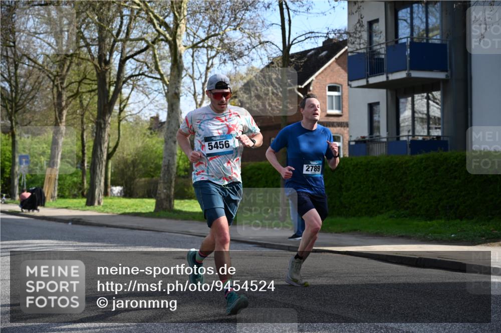12.04.2026 - 45. Internationalen Wilhelmsburger Insellauf J. Mangold http://msf.ph/oto/9454524 12.04.2026 10:19:29 Ziel 2671, 2549, 3289, 5456, 2789, 5652, 3976, 4162, 4605 meine-sportfotos.de