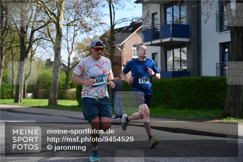 12.04.2026 - 45. Internationalen Wilhelmsburger Insellauf J. Mangold http://msf.ph/oto/9454529 12.04.2026 10:19:29 Ziel 2671, 2549, 3289, 5456, 2789, 5652, 3976, 4162, 4605 meine-sportfotos.de