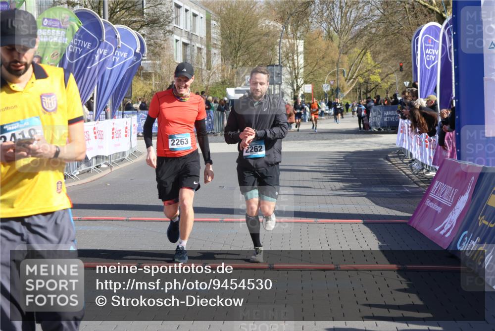 12.04.2026 - 45. Internationalen Wilhelmsburger Insellauf Strokosch-Dieckow http://msf.ph/oto/9454530 12.04.2026 10:42:40 Ziel 2262, 2263 meine-sportfotos.de