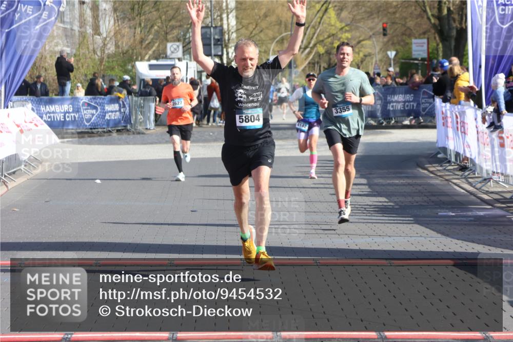 12.04.2026 - 45. Internationalen Wilhelmsburger Insellauf Strokosch-Dieckow http://msf.ph/oto/9454532 12.04.2026 10:29:56 Ziel 4027, 5804, 3355, 4142, 2627 meine-sportfotos.de