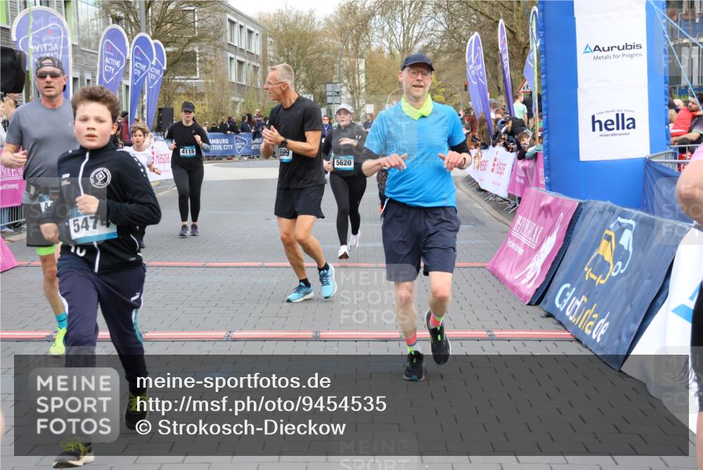 12.04.2026 - 45. Internationalen Wilhelmsburger Insellauf Strokosch-Dieckow http://msf.ph/oto/9454535 12.04.2026 13:04:44 Ziel 4647, 5565, 4600, 5474, 4653, 5420, 5599, 5620, 4951, 4115, 4351 meine-sportfotos.de