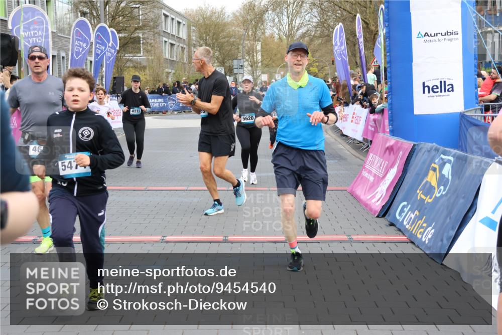 12.04.2026 - 45. Internationalen Wilhelmsburger Insellauf Strokosch-Dieckow http://msf.ph/oto/9454540 12.04.2026 13:04:44 Ziel 4647, 5565, 4600, 5474, 4653, 5420, 5599, 5620, 4951, 4115, 4351 meine-sportfotos.de