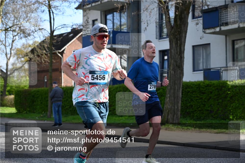 12.04.2026 - 45. Internationalen Wilhelmsburger Insellauf J. Mangold http://msf.ph/oto/9454541 12.04.2026 10:19:30 Ziel 2671, 2549, 3289, 5456, 2789, 5652, 3976, 4162, 4605 meine-sportfotos.de
