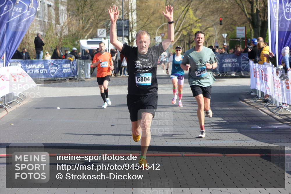 12.04.2026 - 45. Internationalen Wilhelmsburger Insellauf Strokosch-Dieckow http://msf.ph/oto/9454542 12.04.2026 10:29:56 Ziel 4027, 5804, 3355, 4142, 2627 meine-sportfotos.de