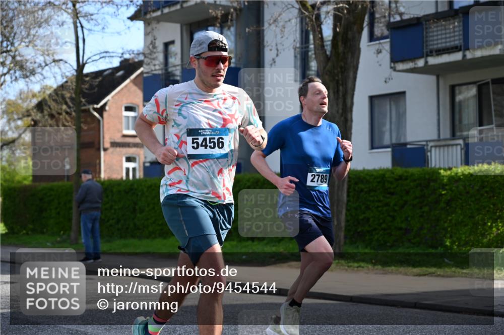 12.04.2026 - 45. Internationalen Wilhelmsburger Insellauf J. Mangold http://msf.ph/oto/9454544 12.04.2026 10:19:30 Ziel 2671, 2549, 3289, 5456, 2789, 5652, 3976, 4162, 4605 meine-sportfotos.de