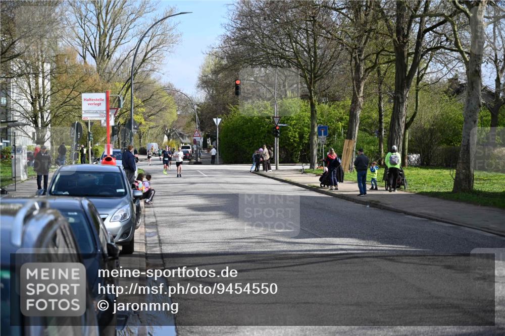 12.04.2026 - 45. Internationalen Wilhelmsburger Insellauf J. Mangold http://msf.ph/oto/9454550 12.04.2026 10:20:36 Ziel 3134, 3208, 2212, 4003, 5591, 2127 meine-sportfotos.de