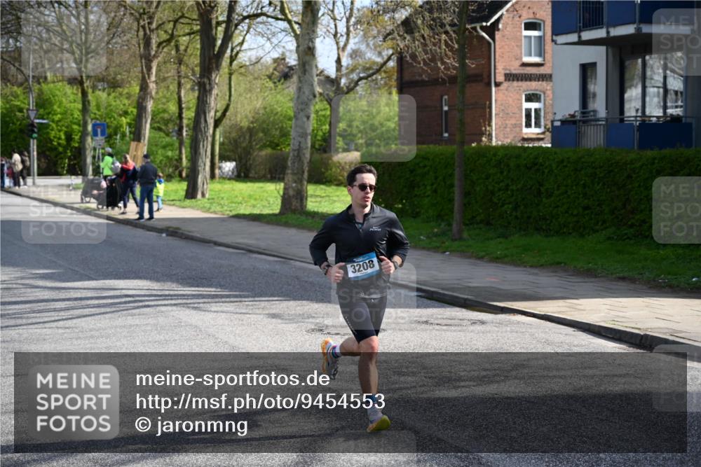 12.04.2026 - 45. Internationalen Wilhelmsburger Insellauf J. Mangold http://msf.ph/oto/9454553 12.04.2026 10:20:52 Ziel 3134, 3208, 2212, 4003, 5591, 2127, 3099, 3099 meine-sportfotos.de