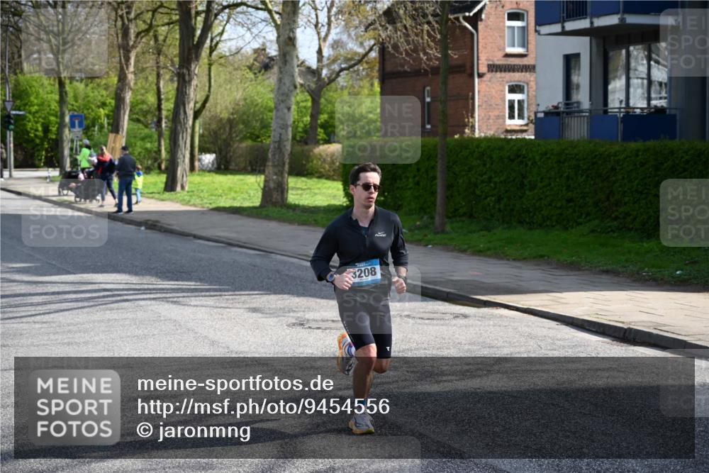 12.04.2026 - 45. Internationalen Wilhelmsburger Insellauf J. Mangold http://msf.ph/oto/9454556 12.04.2026 10:20:52 Ziel 3134, 3208, 2212, 4003, 5591, 2127, 3099, 3099 meine-sportfotos.de