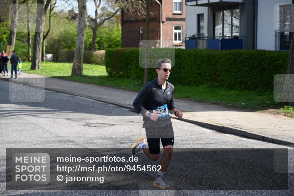 12.04.2026 - 45. Internationalen Wilhelmsburger Insellauf J. Mangold http://msf.ph/oto/9454562 12.04.2026 10:20:52 Ziel 3134, 3208, 2212, 4003, 5591, 2127, 3099, 3099 meine-sportfotos.de