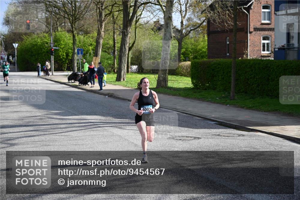 12.04.2026 - 45. Internationalen Wilhelmsburger Insellauf J. Mangold http://msf.ph/oto/9454567 12.04.2026 10:20:56 Ziel 3134, 3208, 2212, 4003, 5591, 2127, 3099, 2253 meine-sportfotos.de