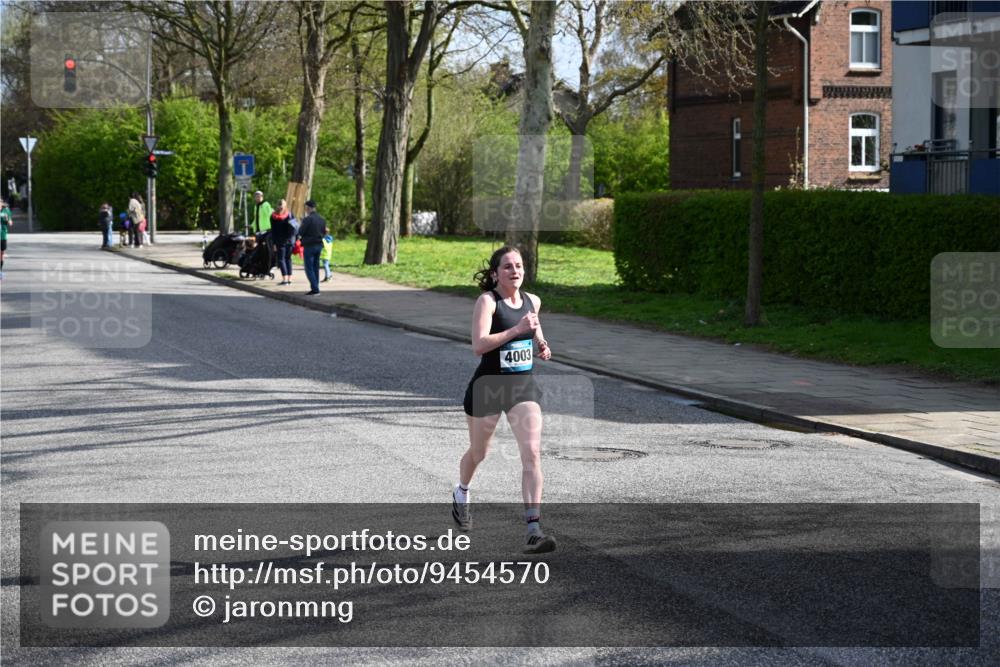 12.04.2026 - 45. Internationalen Wilhelmsburger Insellauf J. Mangold http://msf.ph/oto/9454570 12.04.2026 10:20:56 Ziel 3134, 3208, 2212, 4003, 5591, 2127, 3099, 2253 meine-sportfotos.de