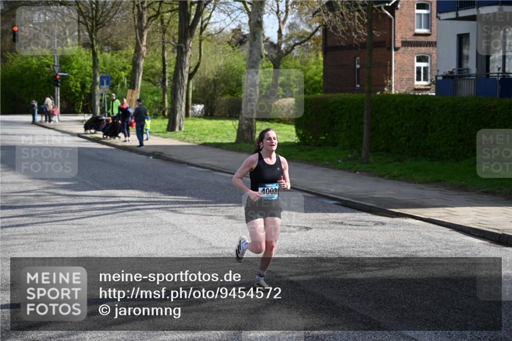 12.04.2026 - 45. Internationalen Wilhelmsburger Insellauf J. Mangold http://msf.ph/oto/9454572 12.04.2026 10:20:56 Ziel 3134, 3208, 2212, 4003, 5591, 2127, 3099, 2253 meine-sportfotos.de