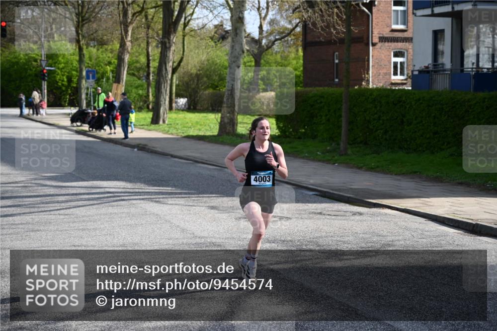12.04.2026 - 45. Internationalen Wilhelmsburger Insellauf J. Mangold http://msf.ph/oto/9454574 12.04.2026 10:20:57 Ziel 3134, 3208, 2212, 4003, 5591, 2127, 3099, 2253 meine-sportfotos.de