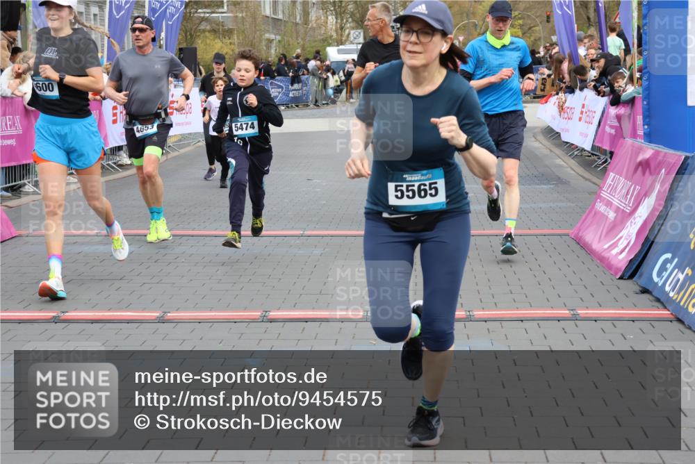 12.04.2026 - 45. Internationalen Wilhelmsburger Insellauf Strokosch-Dieckow http://msf.ph/oto/9454575 12.04.2026 13:04:42 Ziel 5257, 4647, 5565, 4600, 5474, 4653, 5420, 5599, 5620, 4951, 4115 meine-sportfotos.de