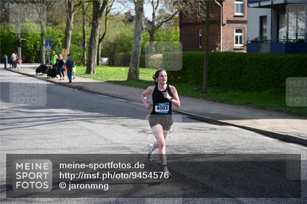 12.04.2026 - 45. Internationalen Wilhelmsburger Insellauf J. Mangold http://msf.ph/oto/9454576 12.04.2026 10:20:57 Ziel 3134, 3208, 2212, 4003, 5591, 2127, 3099, 2253 meine-sportfotos.de