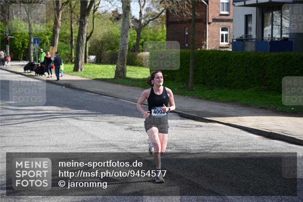 12.04.2026 - 45. Internationalen Wilhelmsburger Insellauf J. Mangold http://msf.ph/oto/9454577 12.04.2026 10:20:57 Ziel 3134, 3208, 2212, 4003, 5591, 2127, 3099, 2253 meine-sportfotos.de