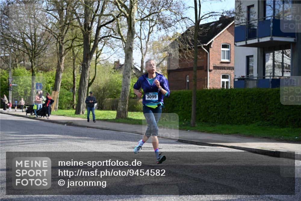 12.04.2026 - 45. Internationalen Wilhelmsburger Insellauf J. Mangold http://msf.ph/oto/9454582 12.04.2026 10:21:20 Ziel 2127, 3099, 2253, 3137, 3137, 3930, 3317 meine-sportfotos.de