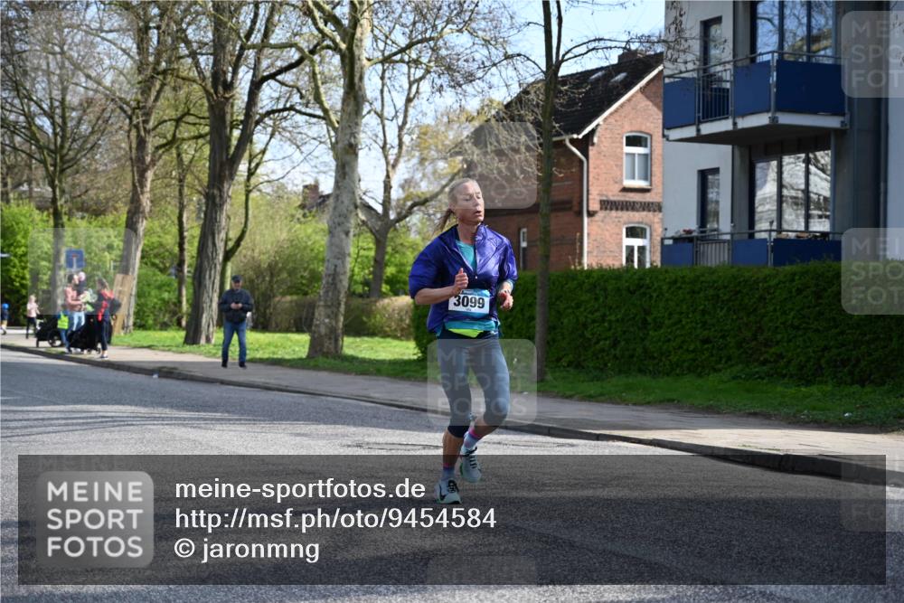12.04.2026 - 45. Internationalen Wilhelmsburger Insellauf J. Mangold http://msf.ph/oto/9454584 12.04.2026 10:21:20 Ziel 2127, 3099, 2253, 3137, 3137, 3930, 3317 meine-sportfotos.de