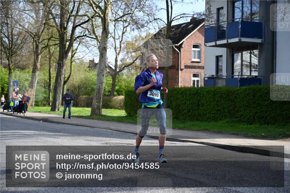 12.04.2026 - 45. Internationalen Wilhelmsburger Insellauf J. Mangold http://msf.ph/oto/9454585 12.04.2026 10:21:20 Ziel 2127, 3099, 2253, 3137, 3137, 3930, 3317 meine-sportfotos.de