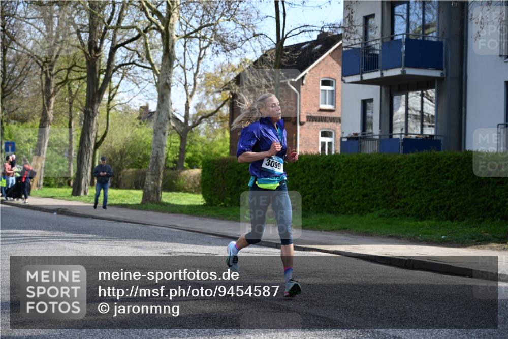 12.04.2026 - 45. Internationalen Wilhelmsburger Insellauf J. Mangold http://msf.ph/oto/9454587 12.04.2026 10:21:20 Ziel 2127, 3099, 2253, 3137, 3137, 3930, 3317 meine-sportfotos.de