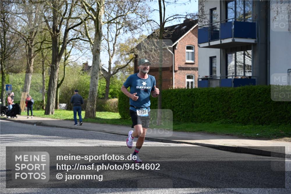 12.04.2026 - 45. Internationalen Wilhelmsburger Insellauf J. Mangold http://msf.ph/oto/9454602 12.04.2026 10:21:33 Ziel 2253, 3137, 3930, 3317, 3771, 3771, 2010 meine-sportfotos.de