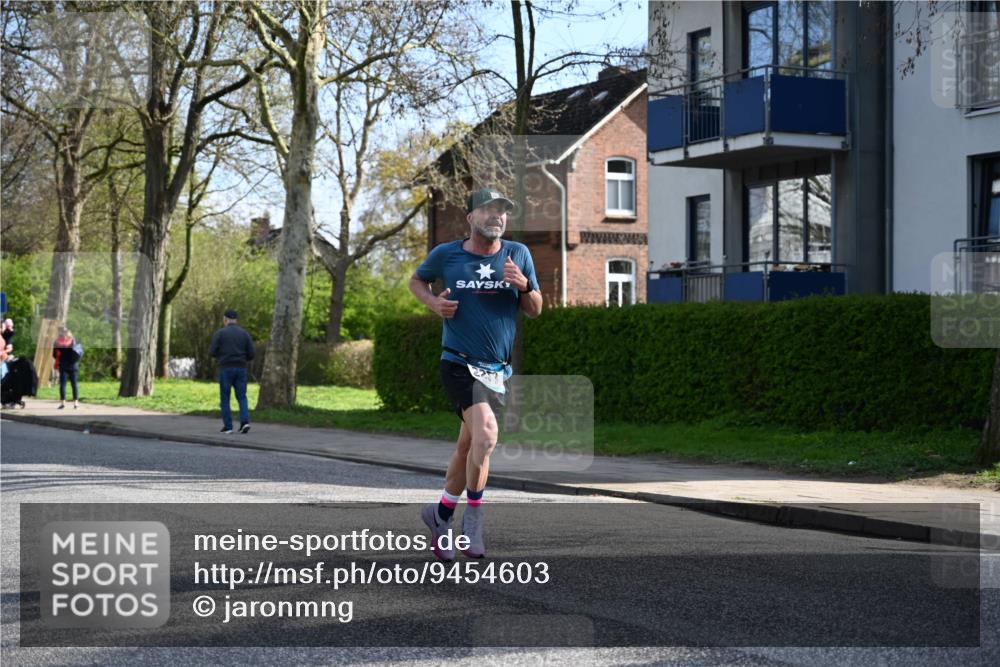 12.04.2026 - 45. Internationalen Wilhelmsburger Insellauf J. Mangold http://msf.ph/oto/9454603 12.04.2026 10:21:33 Ziel 2253, 3137, 3930, 3317, 3771, 3771, 2010 meine-sportfotos.de
