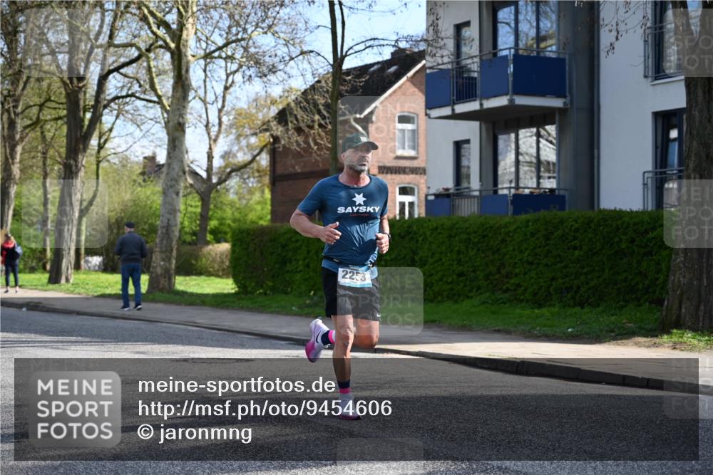 12.04.2026 - 45. Internationalen Wilhelmsburger Insellauf J. Mangold http://msf.ph/oto/9454606 12.04.2026 10:21:33 Ziel 2253, 3137, 3930, 3317, 3771, 3771, 2010 meine-sportfotos.de