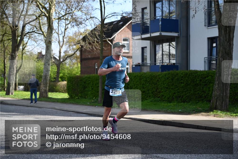 12.04.2026 - 45. Internationalen Wilhelmsburger Insellauf J. Mangold http://msf.ph/oto/9454608 12.04.2026 10:21:33 Ziel 2253, 3137, 3930, 3317, 3771, 3771, 2010 meine-sportfotos.de