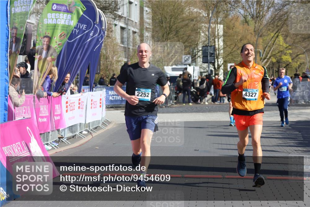 12.04.2026 - 45. Internationalen Wilhelmsburger Insellauf Strokosch-Dieckow http://msf.ph/oto/9454609 12.04.2026 10:42:55 Ziel 2252 meine-sportfotos.de