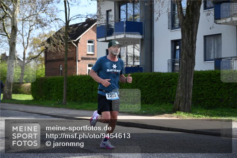 12.04.2026 - 45. Internationalen Wilhelmsburger Insellauf J. Mangold http://msf.ph/oto/9454613 12.04.2026 10:21:33 Ziel 2253, 3137, 3930, 3317, 3771, 3771, 2010 meine-sportfotos.de