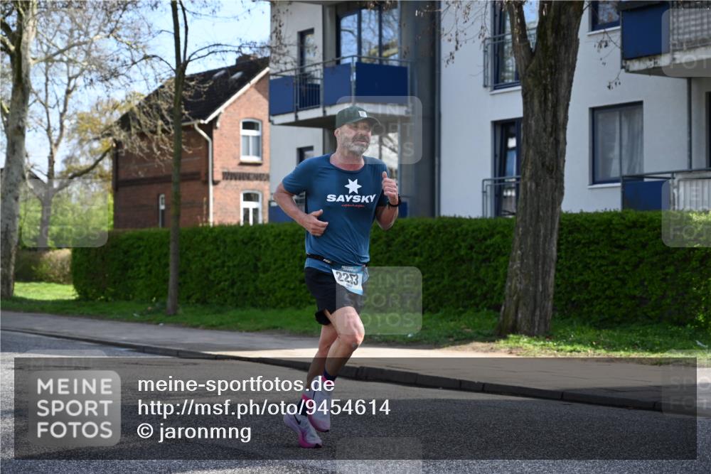 12.04.2026 - 45. Internationalen Wilhelmsburger Insellauf J. Mangold http://msf.ph/oto/9454614 12.04.2026 10:21:33 Ziel 2253, 3137, 3930, 3317, 3771, 3771, 2010 meine-sportfotos.de