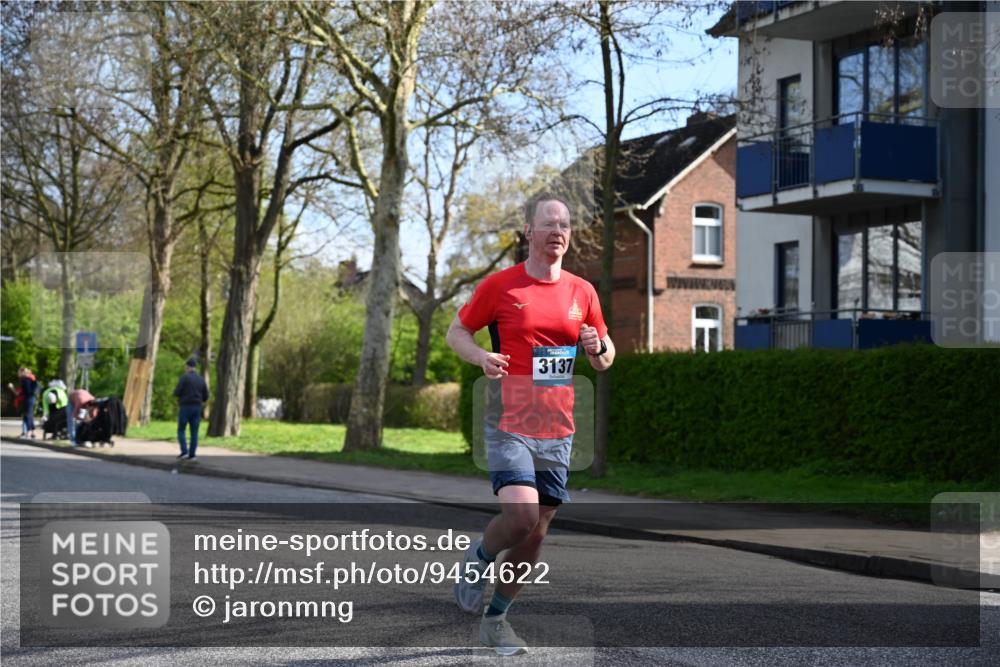 12.04.2026 - 45. Internationalen Wilhelmsburger Insellauf J. Mangold http://msf.ph/oto/9454622 12.04.2026 10:21:49 Ziel 3137, 3930, 3317, 3771, 2010, 3053, 4694, 5507 meine-sportfotos.de
