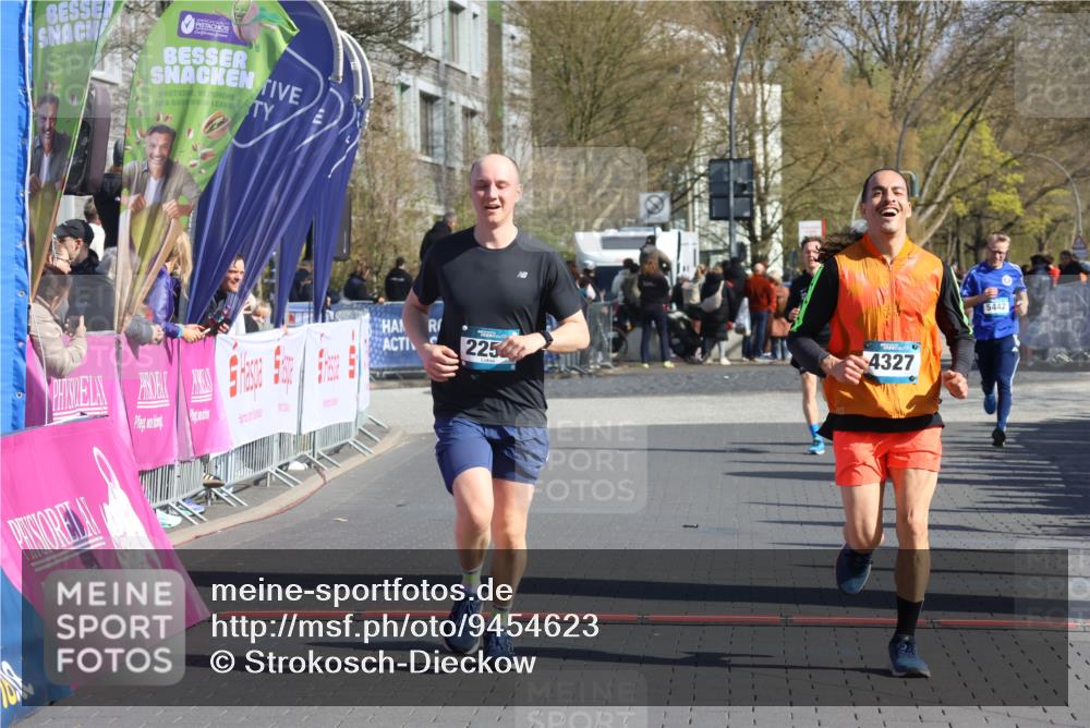 12.04.2026 - 45. Internationalen Wilhelmsburger Insellauf Strokosch-Dieckow http://msf.ph/oto/9454623 12.04.2026 10:42:55 Ziel 2252 meine-sportfotos.de