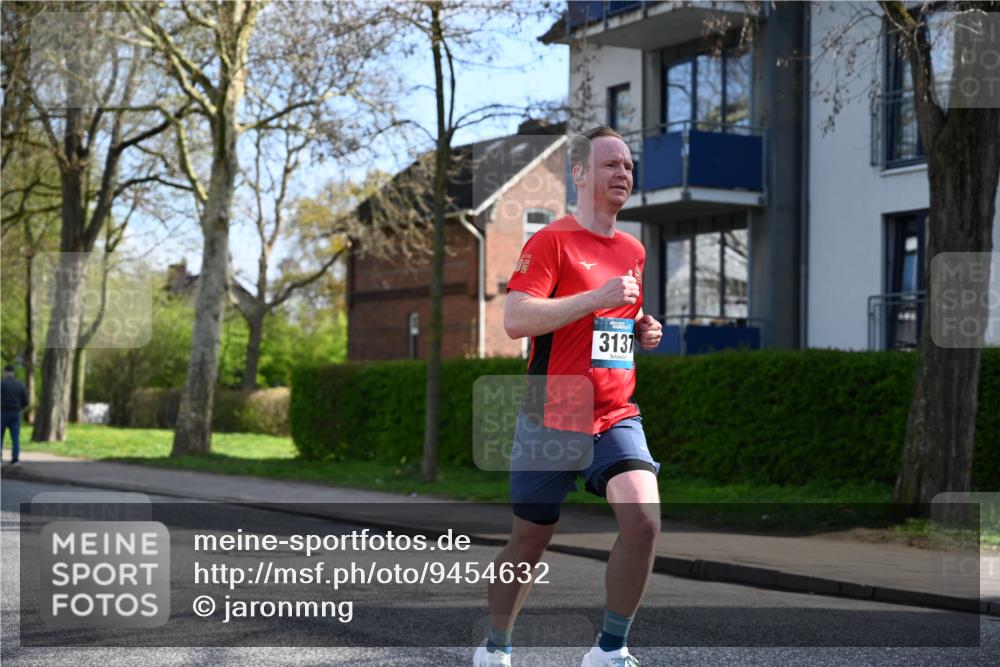 12.04.2026 - 45. Internationalen Wilhelmsburger Insellauf J. Mangold http://msf.ph/oto/9454632 12.04.2026 10:21:50 Ziel 3137, 3930, 3317, 3771, 2010, 3053, 4694, 5507 meine-sportfotos.de