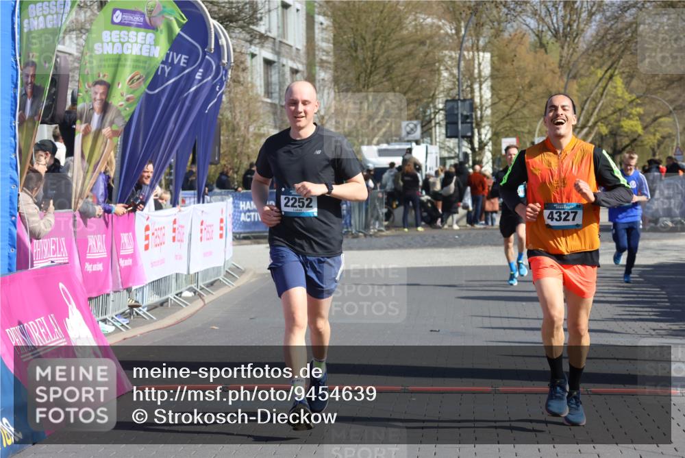 12.04.2026 - 45. Internationalen Wilhelmsburger Insellauf Strokosch-Dieckow http://msf.ph/oto/9454639 12.04.2026 10:42:55 Ziel 2252 meine-sportfotos.de