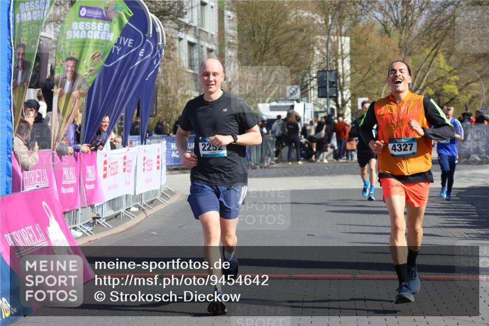 12.04.2026 - 45. Internationalen Wilhelmsburger Insellauf Strokosch-Dieckow http://msf.ph/oto/9454642 12.04.2026 10:42:55 Ziel 2252 meine-sportfotos.de