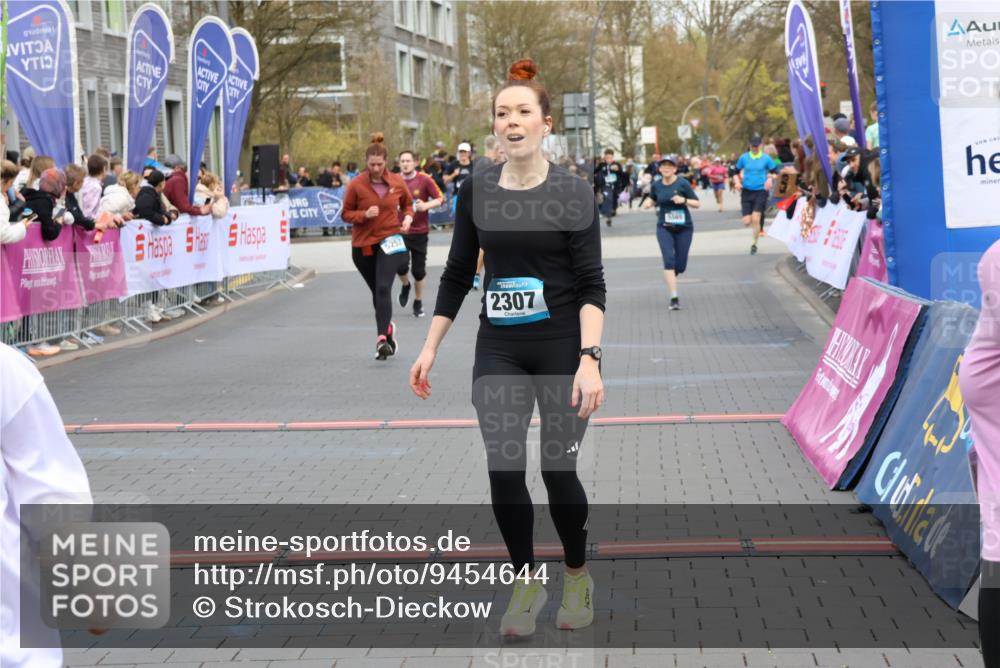 12.04.2026 - 45. Internationalen Wilhelmsburger Insellauf Strokosch-Dieckow http://msf.ph/oto/9454644 12.04.2026 13:04:36 Ziel 3870, 5193, 2307, 5257, 4647, 5565 meine-sportfotos.de