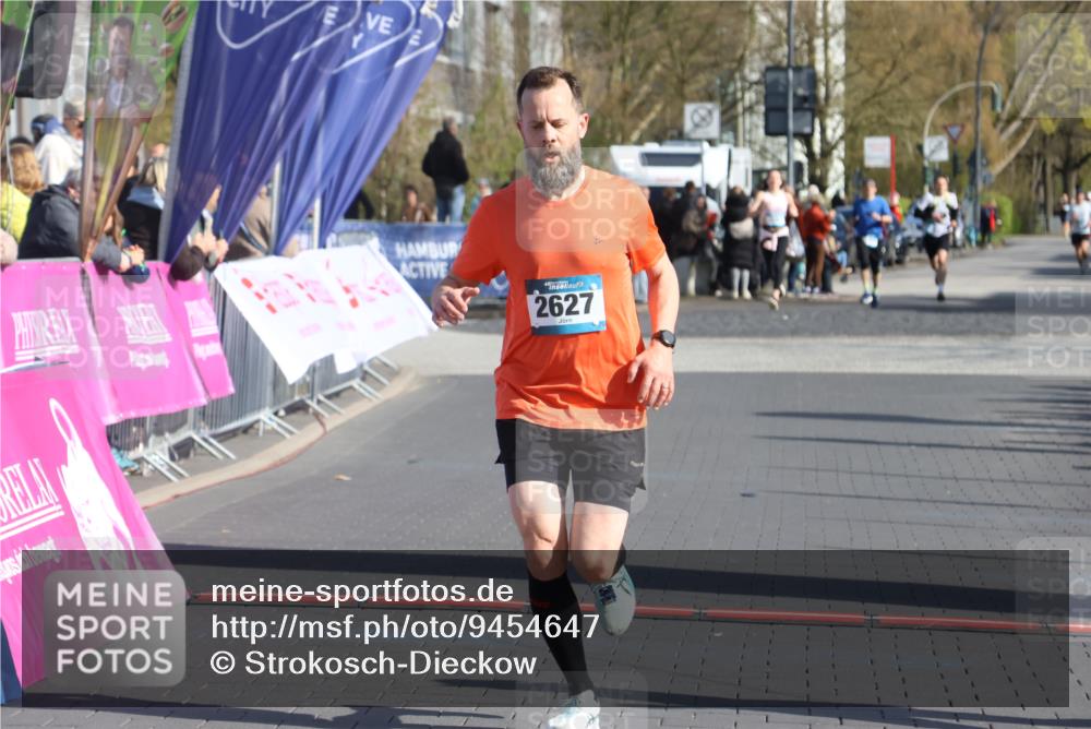 12.04.2026 - 45. Internationalen Wilhelmsburger Insellauf Strokosch-Dieckow http://msf.ph/oto/9454647 12.04.2026 10:30:00 Ziel 5804, 3355, 4142, 2627 meine-sportfotos.de