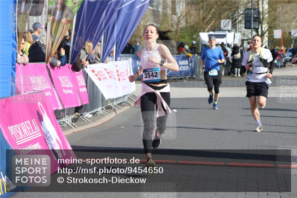 12.04.2026 - 45. Internationalen Wilhelmsburger Insellauf Strokosch-Dieckow http://msf.ph/oto/9454650 12.04.2026 10:30:09 Ziel 3542, 4511 meine-sportfotos.de