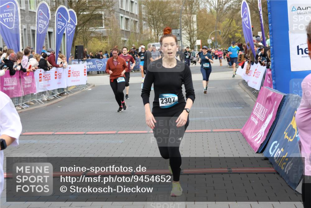 12.04.2026 - 45. Internationalen Wilhelmsburger Insellauf Strokosch-Dieckow http://msf.ph/oto/9454652 12.04.2026 13:04:36 Ziel 3870, 5193, 2307, 5257, 4647, 5565 meine-sportfotos.de